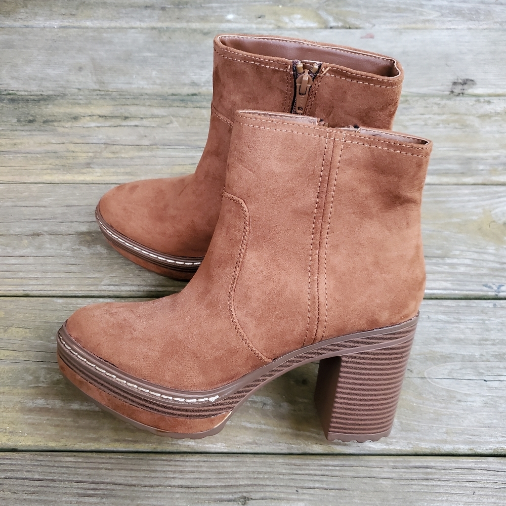 Sun + Stone Kiinsley Heeled Platform Retro Boots 👢 Size 9